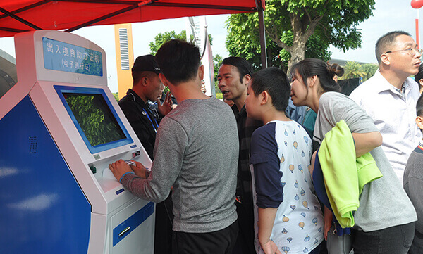 深圳警營(yíng)開放日50余萬市民圍觀，華視電子助陣